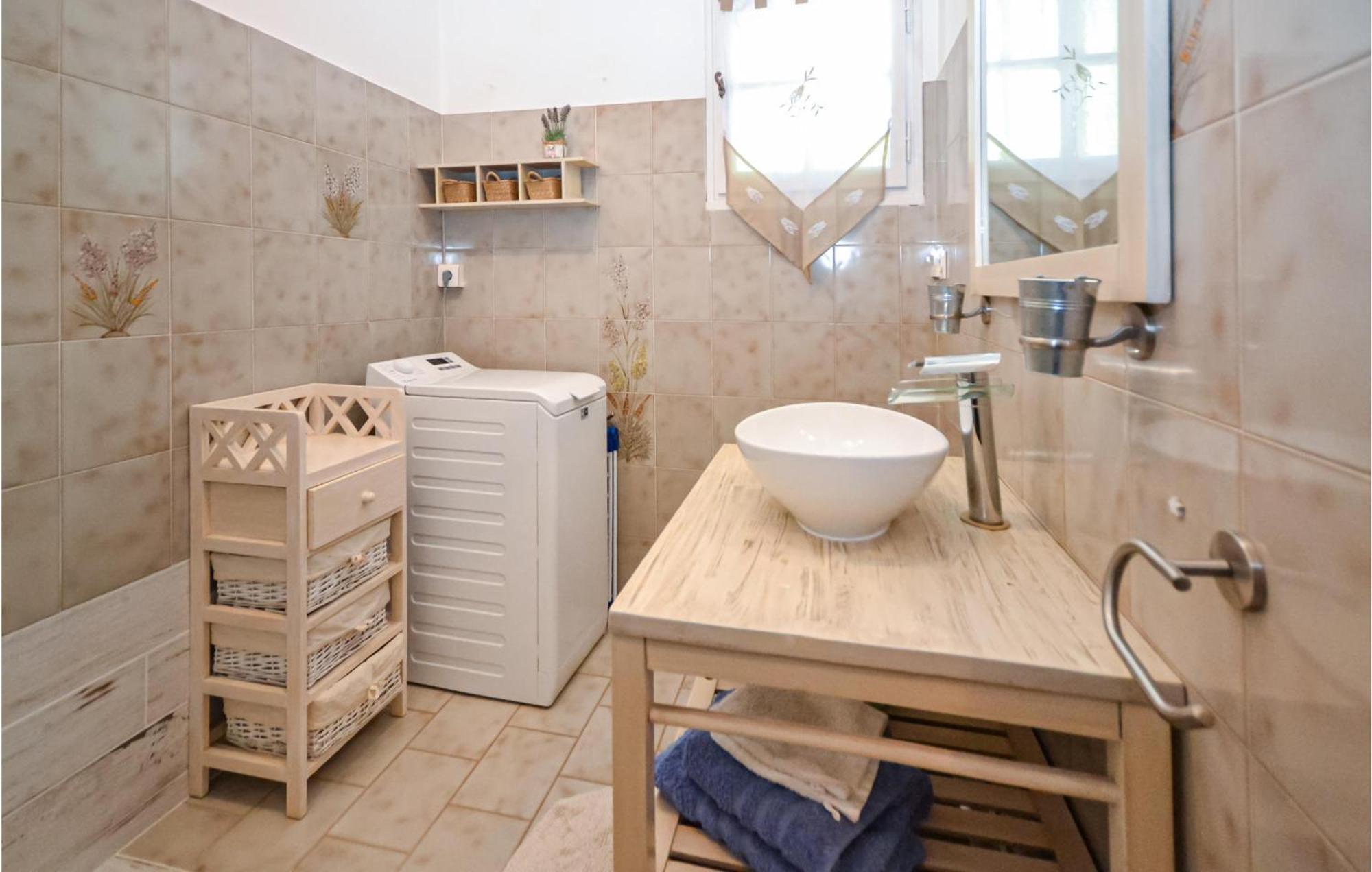 1 Bedroom Pet Friendly Home In Entrechaux Luaran gambar