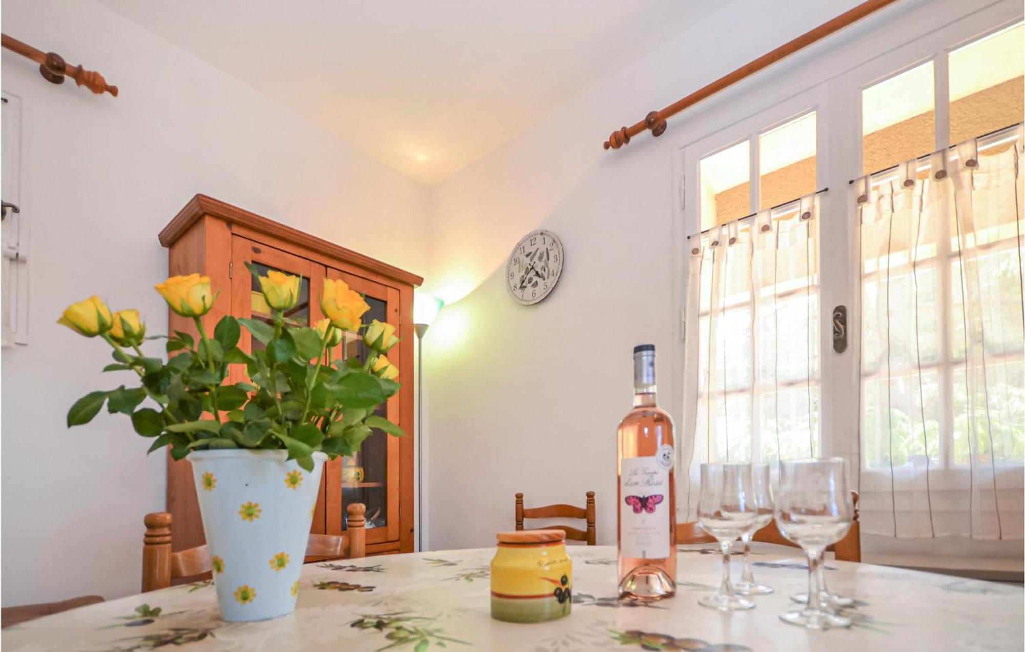 1 Bedroom Pet Friendly Home In Entrechaux Luaran gambar