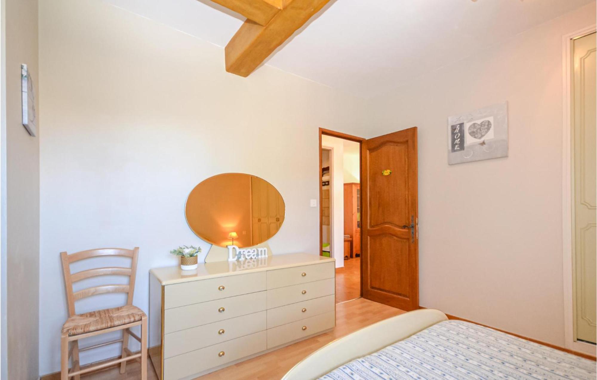 1 Bedroom Pet Friendly Home In Entrechaux Luaran gambar