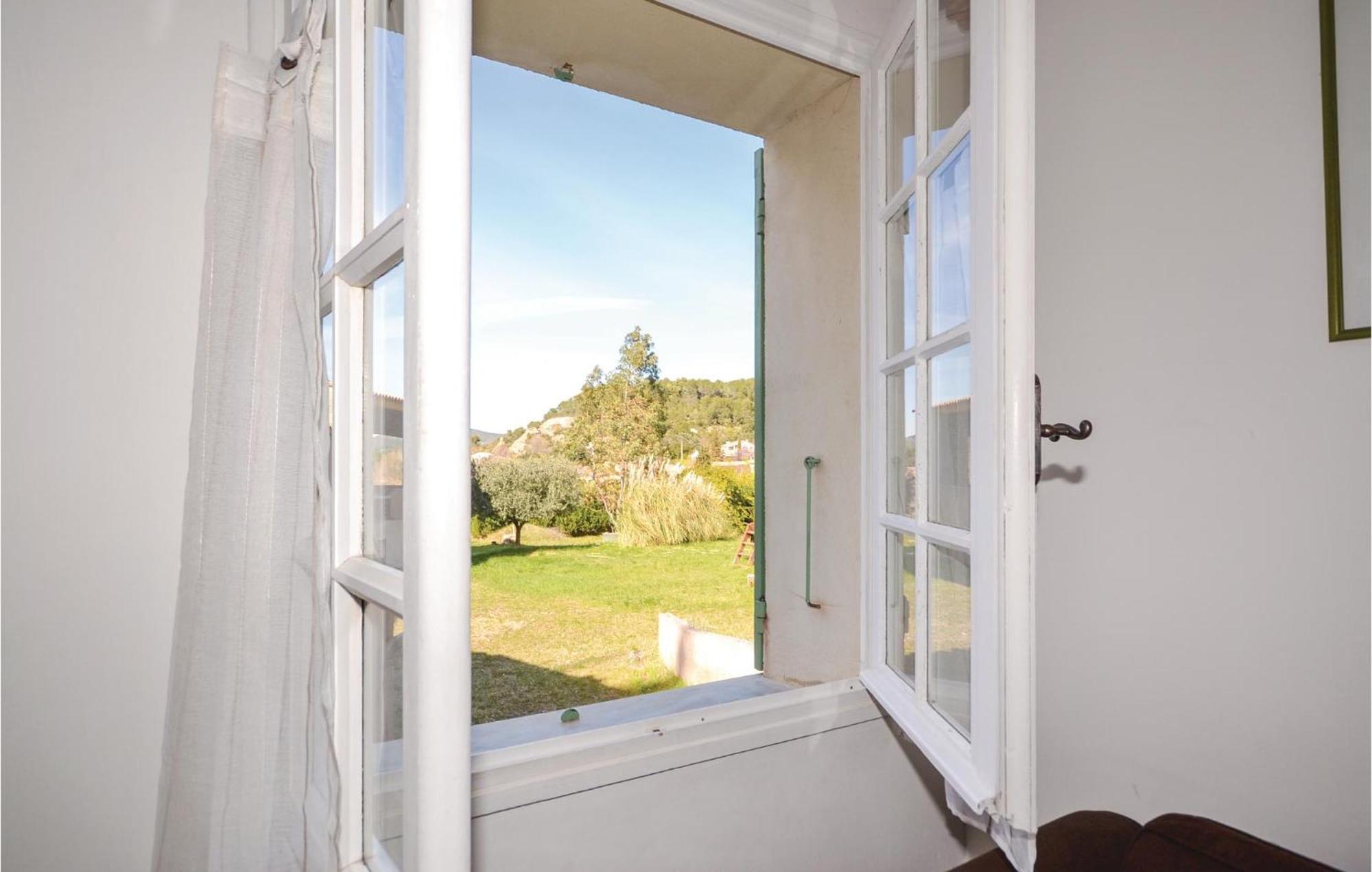 1 Bedroom Pet Friendly Home In Entrechaux Luaran gambar