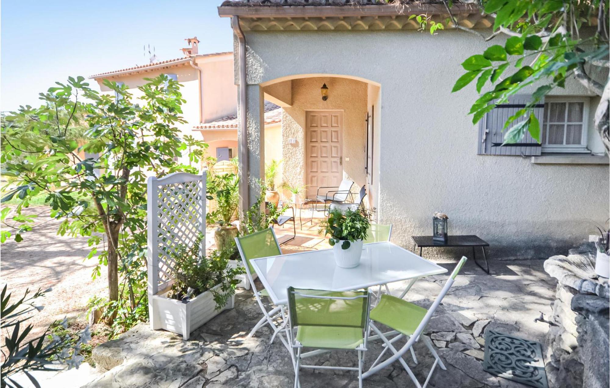 1 Bedroom Pet Friendly Home In Entrechaux Luaran gambar